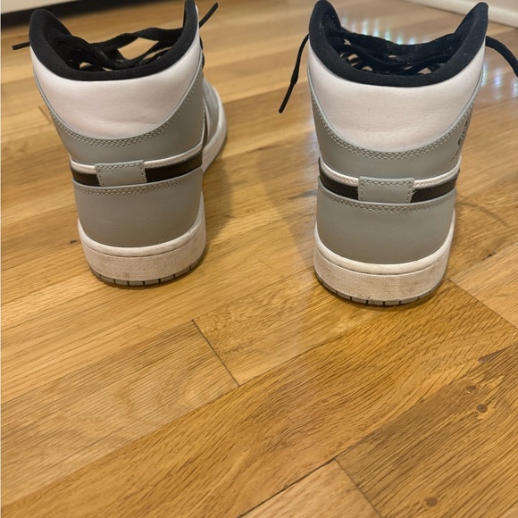 AIR JORDAN RETRO 1 MID CASUAL SHOES - Picture 2 of 5